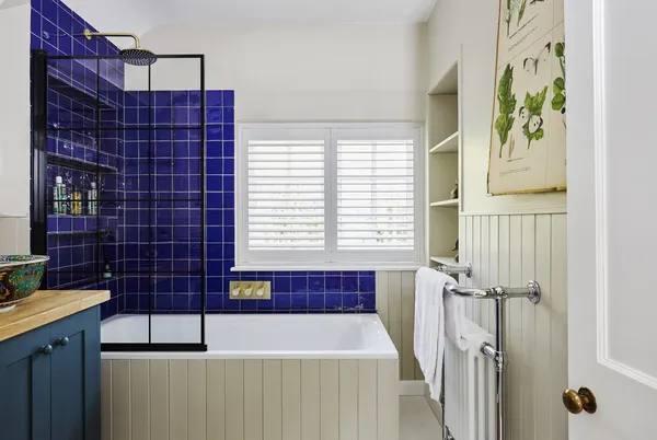 TS 2020 PR INFLUENCER MARINA FOGLE WATERBURY SHUTTERS COTTON WHITE BATHROOM LANDSCAPE CLOSED