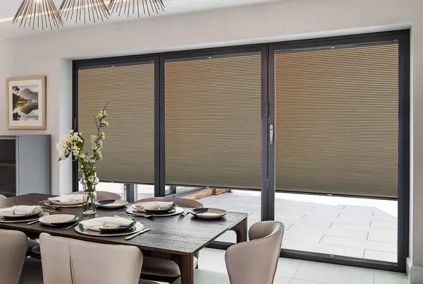 TS 2022 SCANDIA HUS DIM OUT DISTANT HILLS DUETTE PLEATED LOUNGE LANDESCAPE02