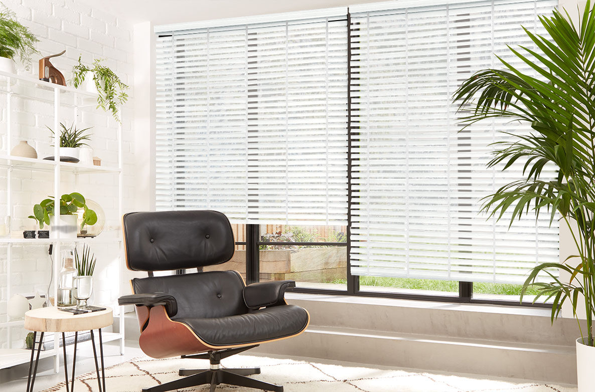 Ts 2021 Wood Venetian Roomset Porcelain White Tape 1168X782