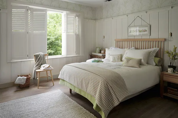 TS BURLEY SOLID LOUVRE COMBO SHUTTER COUNTRY BEDROOM