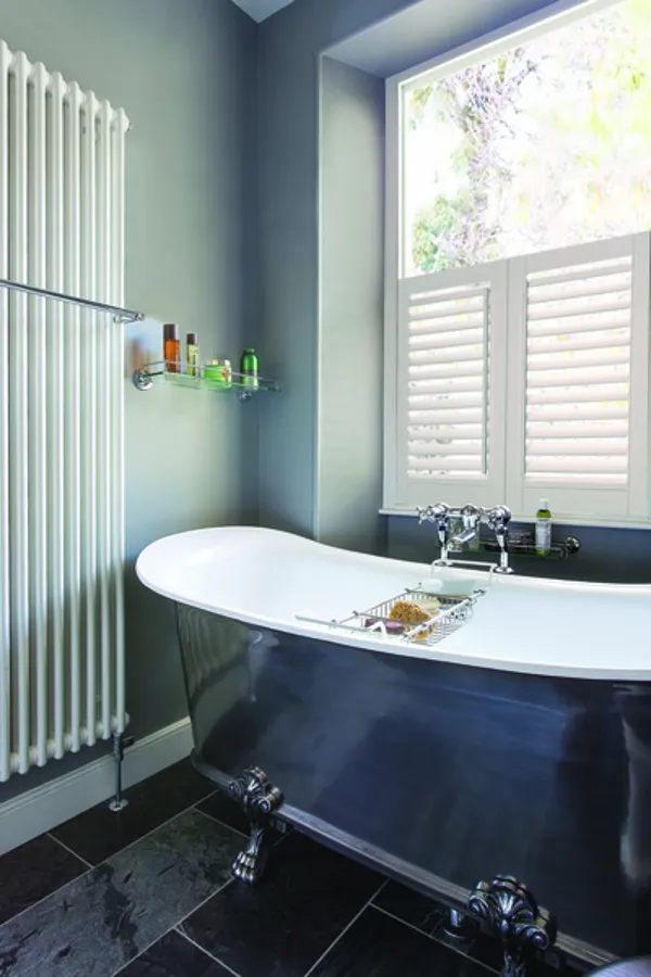 TS SHUTTER WATERBURY VINYL BATHROOM